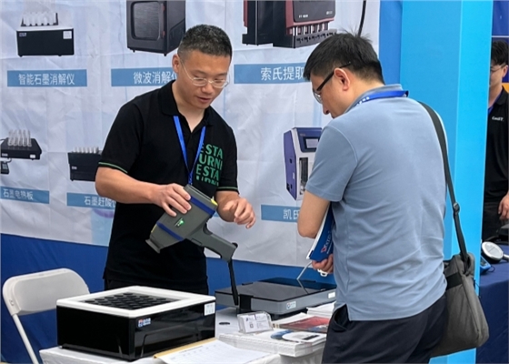 向客户介绍手持光谱仪